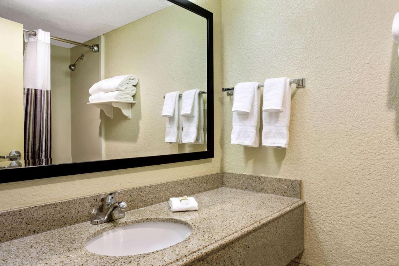 La Quinta By Wyndham Armonk Westchester Cnty Apt Exterior photo